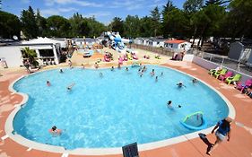 Maiana Resort
